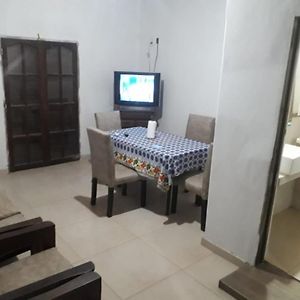 León Apart -un dormitorio-